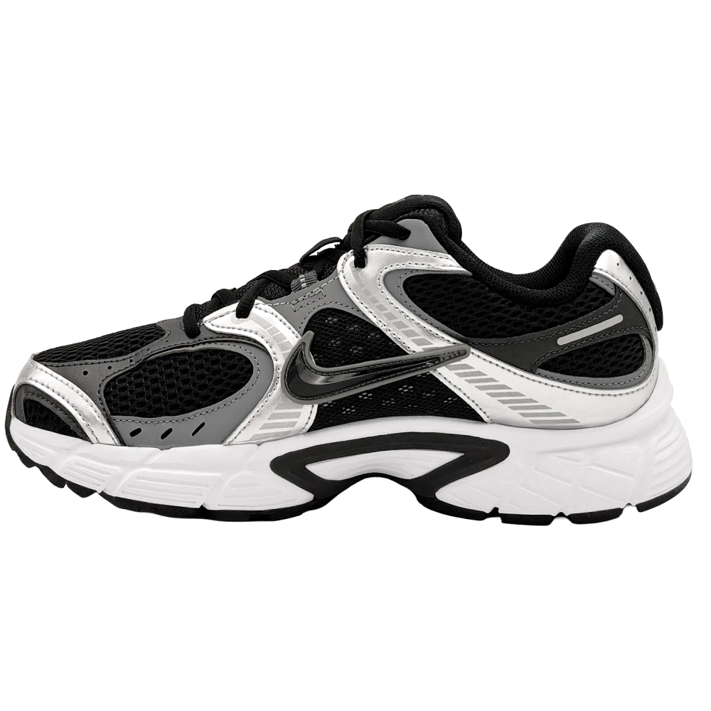 nike-v5-rnr-hj5228-004-czarne-meskie-lifestyle-bok-2.webp