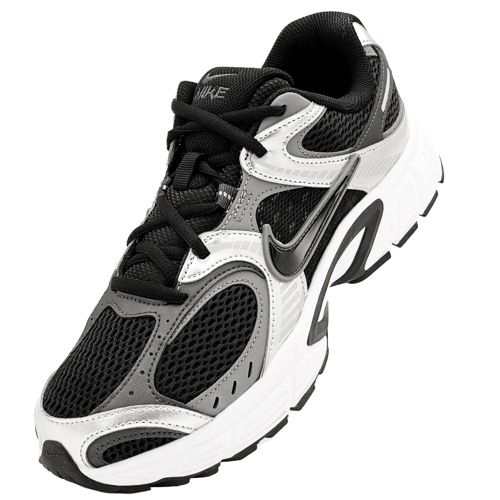 nike-v5-rnr-hj5228-004-czarne-meskie-lifestyle-przod.webp
