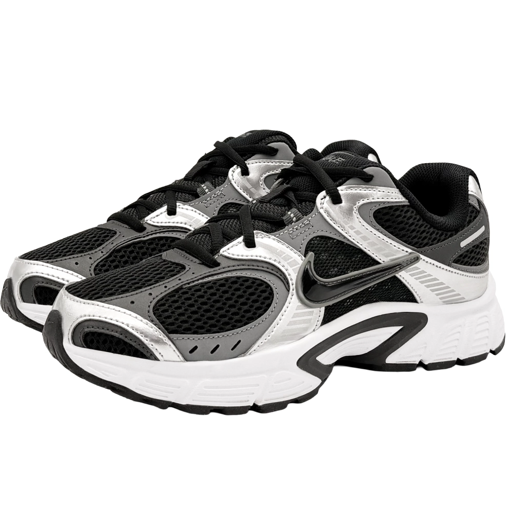 nike-v5-rnr-hj5228-004-czarne-meskie-lifestyle.webp