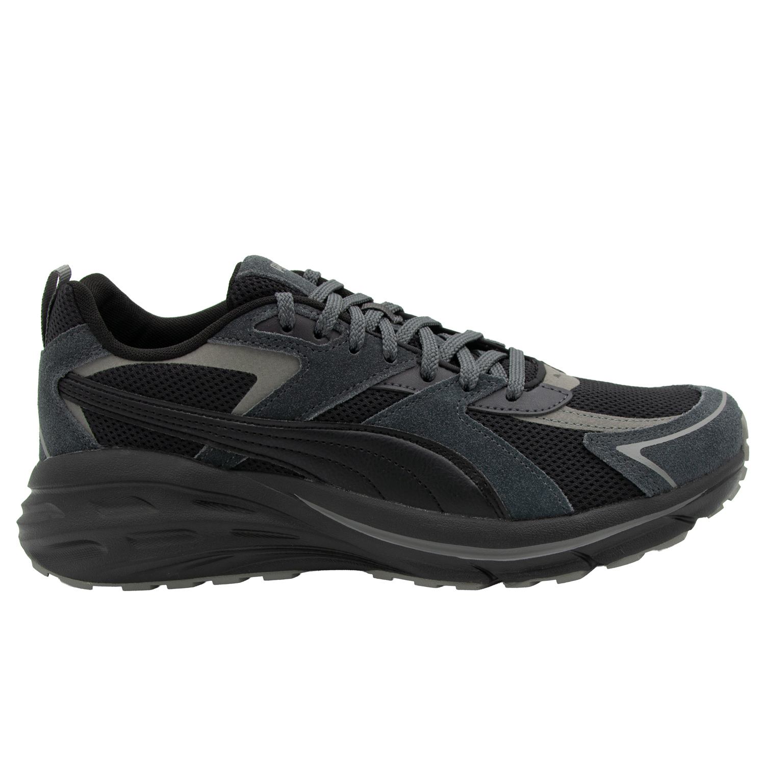 puma-hypnotic-ls-402618-01-czarne-meskie-lifestyle-bok.jpg